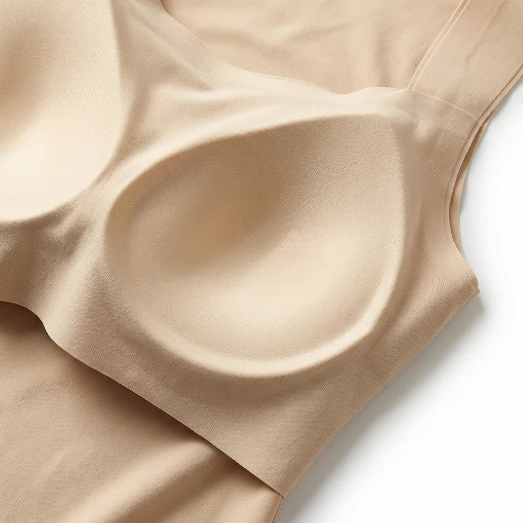 Närbild inuti linnet i Nude: den vadderade kupan är insydd i fodret